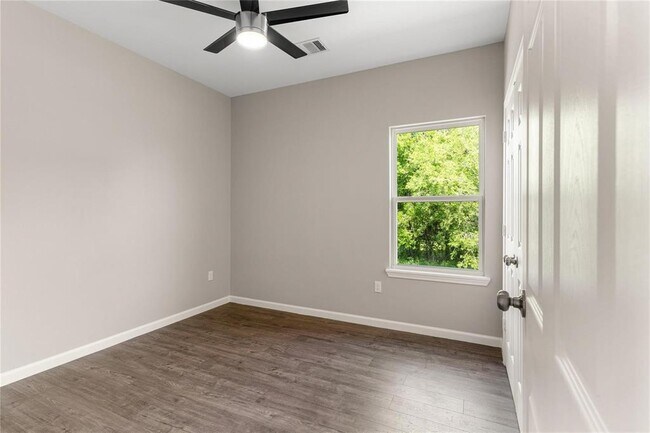 Building Photo - 5307 Groveton St
