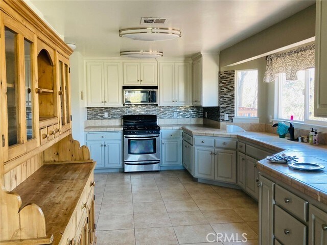 Building Photo - 1302 Calgary Dr