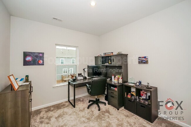 Building Photo - 7125 Brookview Ln