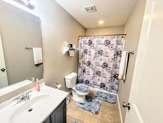 Building Photo - 1 story home with a fence