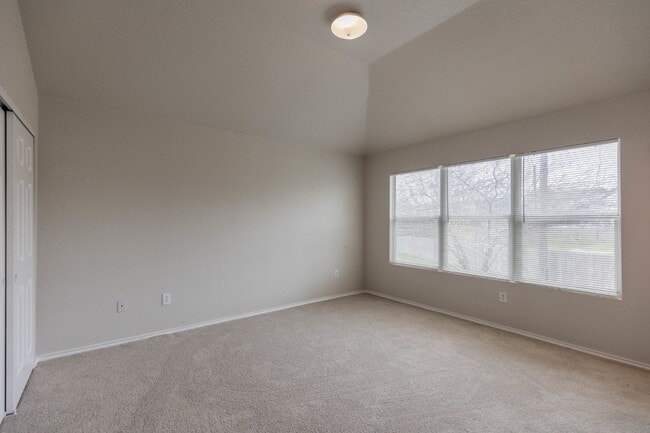 Building Photo - 9802 Vandenberg Way