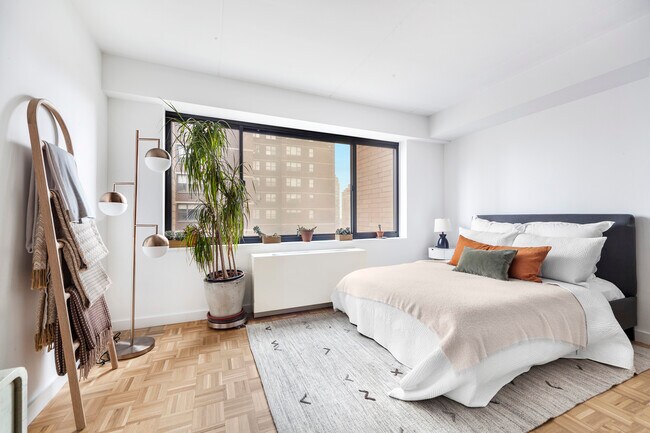 Interior Photo - 200 East 87th Street
