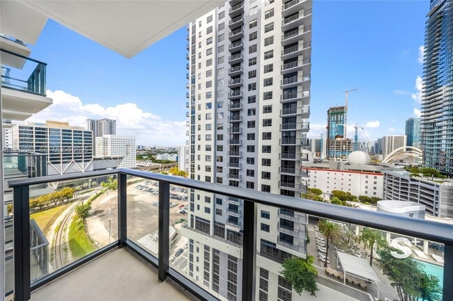 Building Photo - 11 NE 6th St