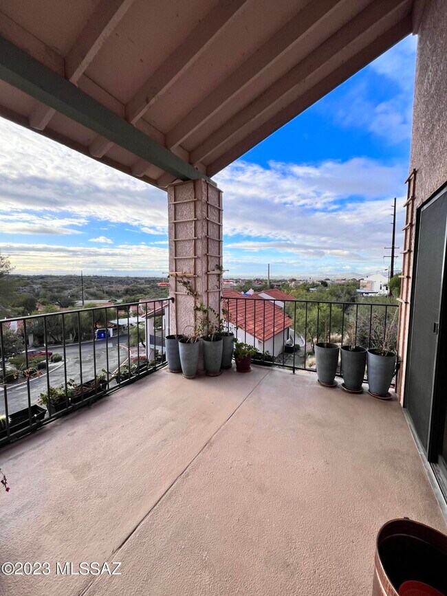 Building Photo - 6451 N Tierra De Las Catalinas