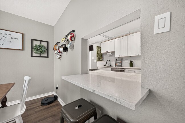 Building Photo - 1005 Avenue D