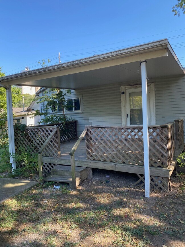 Building Photo - 313 E Lincoln Ave