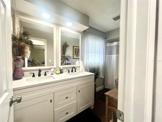 Building Photo - 945 Chevy Chase St NW