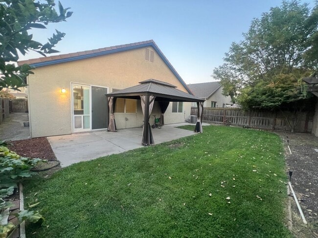 Building Photo - 1623 Bermuda Ln