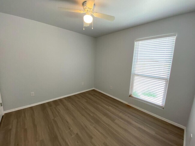 Building Photo - New 3/2/2 Duplex in Northwest Lubbock
