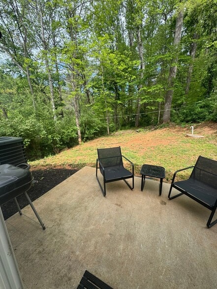 Building Photo - 4647 Ferncliff Dr