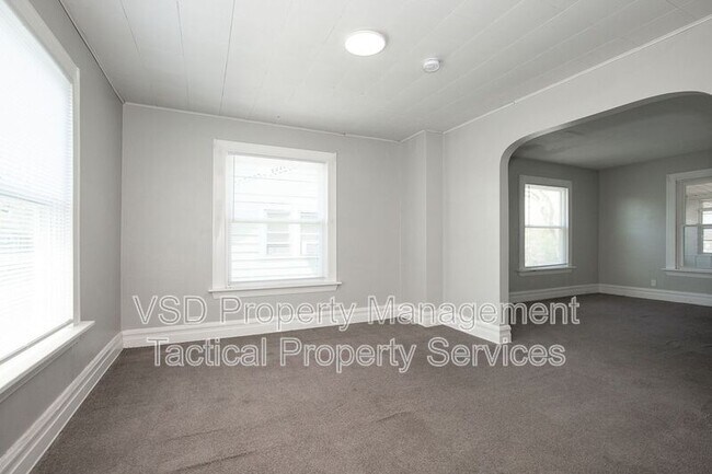 Building Photo - 8204 Vineyard Ave