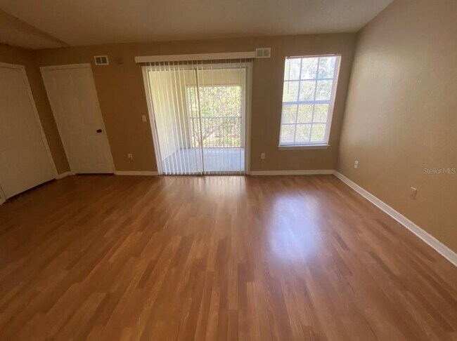 Building Photo - 5028 Park Central Dr