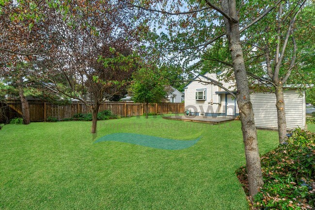 Building Photo - 4 Bedroom 2 Bathroom Home with a Fully Fen...