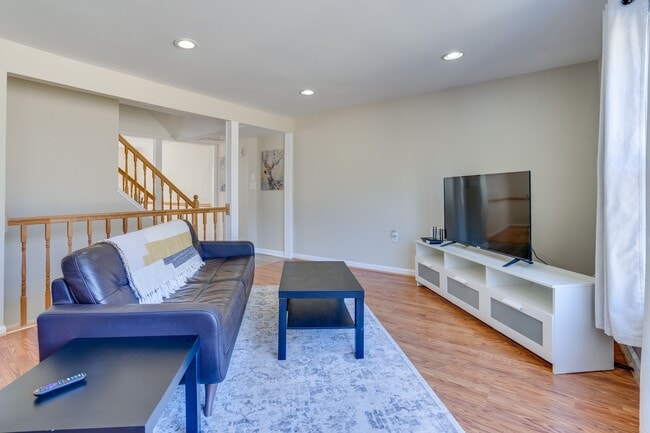 Building Photo - 7913 Central Park Cir