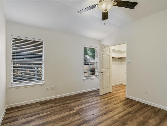 Building Photo - 1102 Brashear Ln