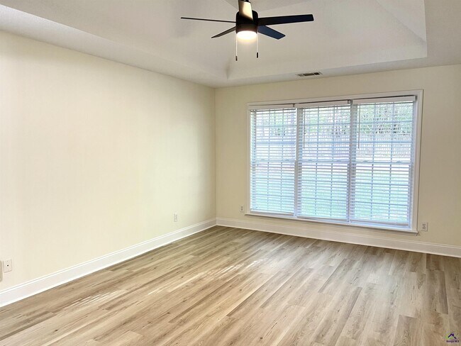 Building Photo - 134 Stone Brooke Dr