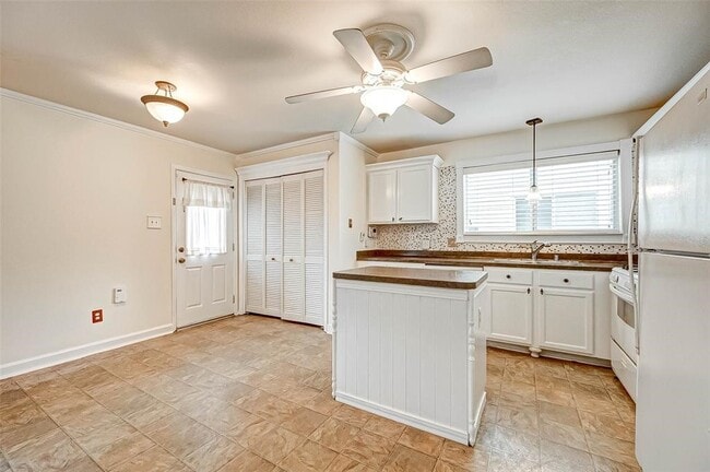 Building Photo - 20591 Sycamore Crest Ln