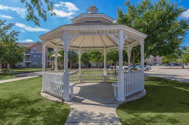 Building Photo - 11320 Greenwell Springs Rd