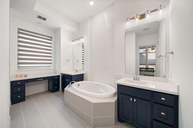 Building Photo - 8213 Legacy Oak Dr
