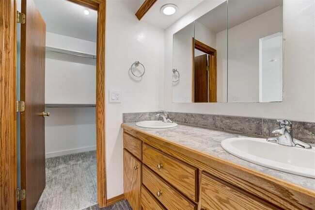 Building Photo - 6413 Centennial Ct