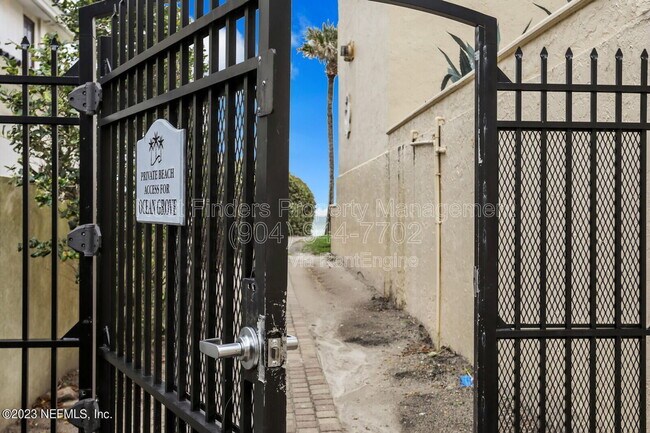 Building Photo - 19 Arbor Club Dr