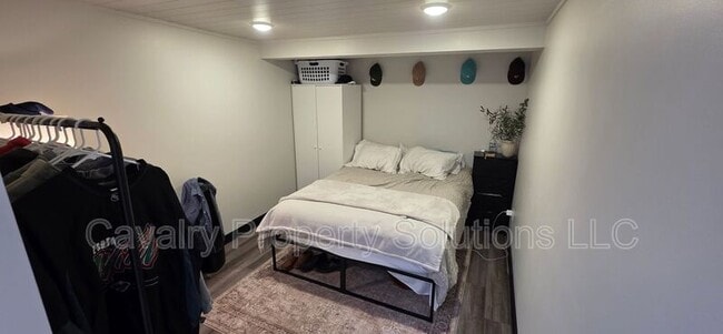 Building Photo - 3947 E Calvary Rd