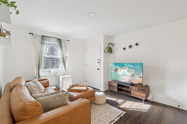 Building Photo - 14 A Lakeside Dr