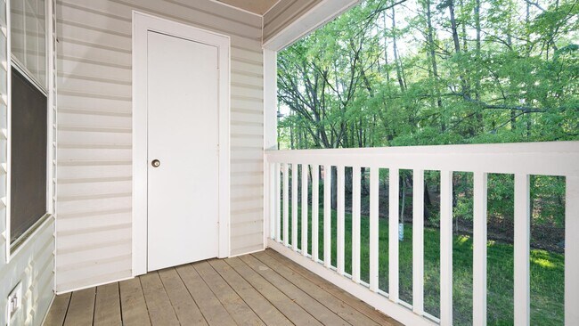 Building Photo - Fantastic Location! Chapel Hill 2 Bedroom ...