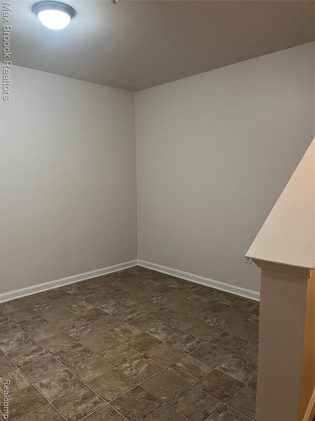 Building Photo - 3255 Camden Dr