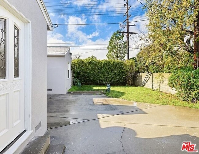 Building Photo - 16857 Halper St