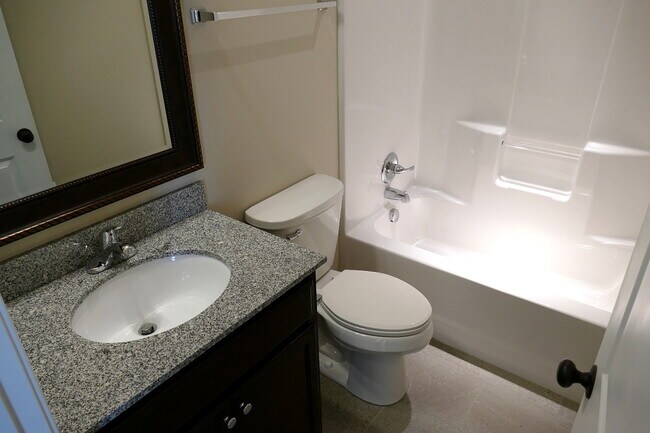 Building Photo - 907 Somerville Ct