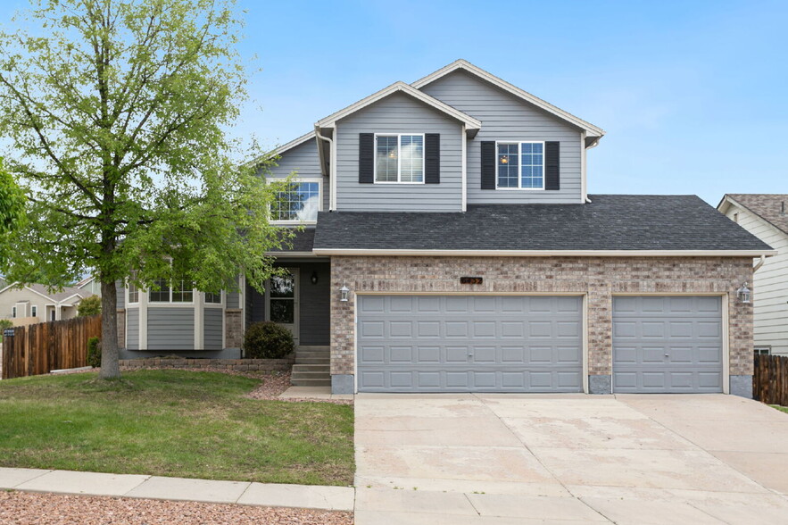 Building Photo - 4-Bedroom Home with Main-Level Suite, Gran...