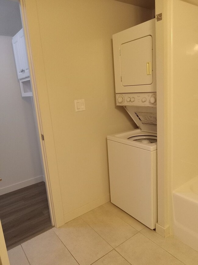 Building Photo - Gorgeous, Newer Construction Studio in Highly Desired University Park Neighborhood