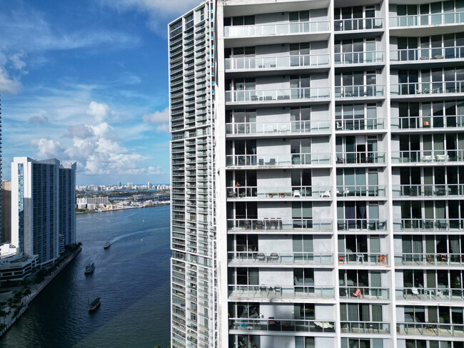 Building Photo - 485 Brickell Ave