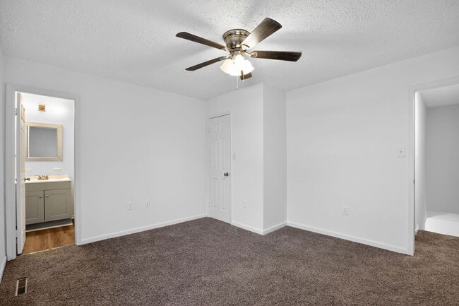 Building Photo - 21864 Ronald Dr