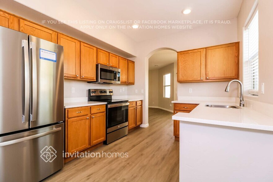 Building Photo - 8932 W Grovers Ave