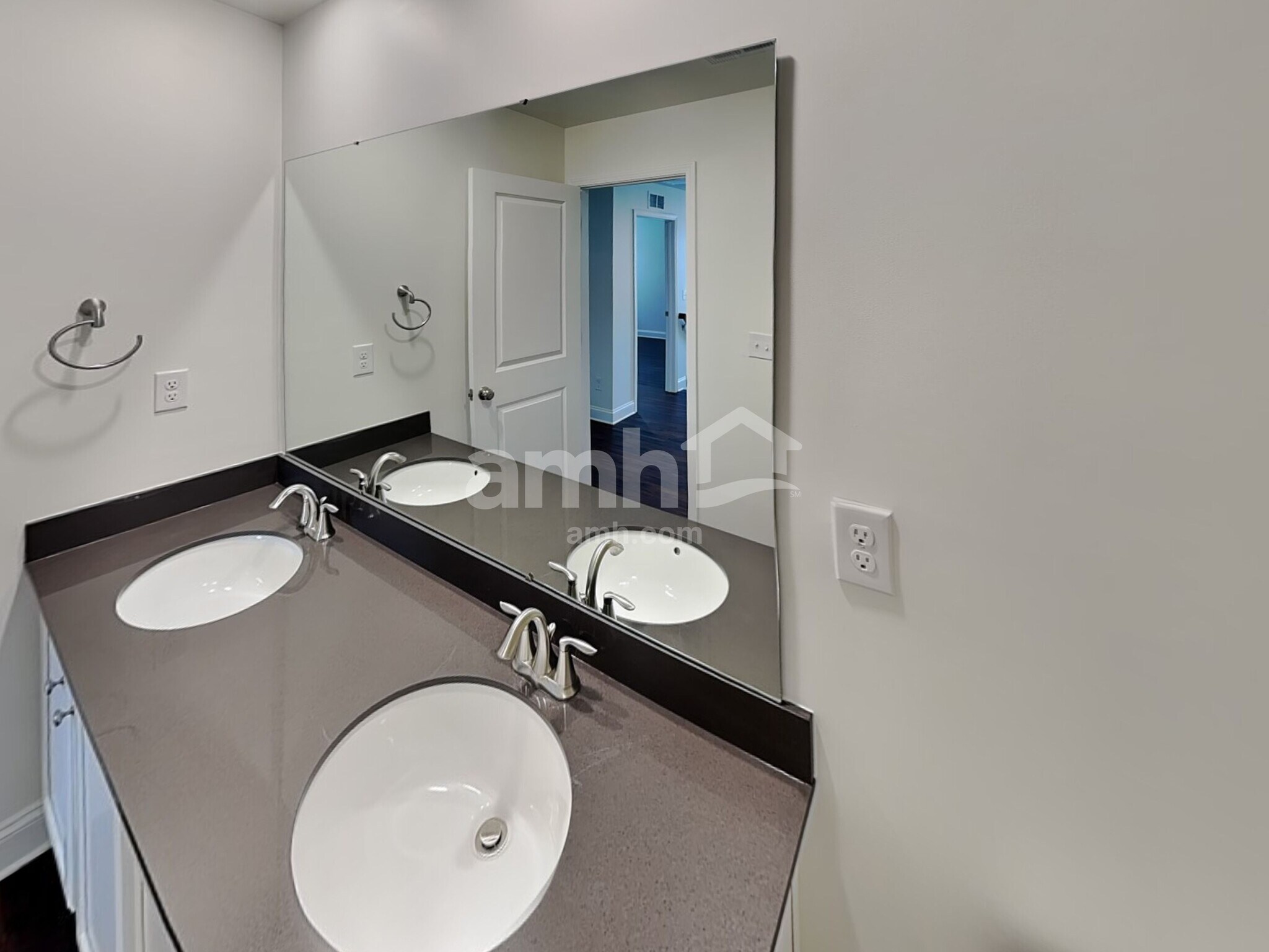 Building Photo - 544 Rivermist Dr