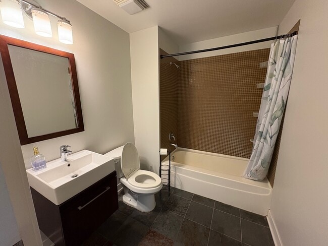 Building Photo - 650 W Wayman St