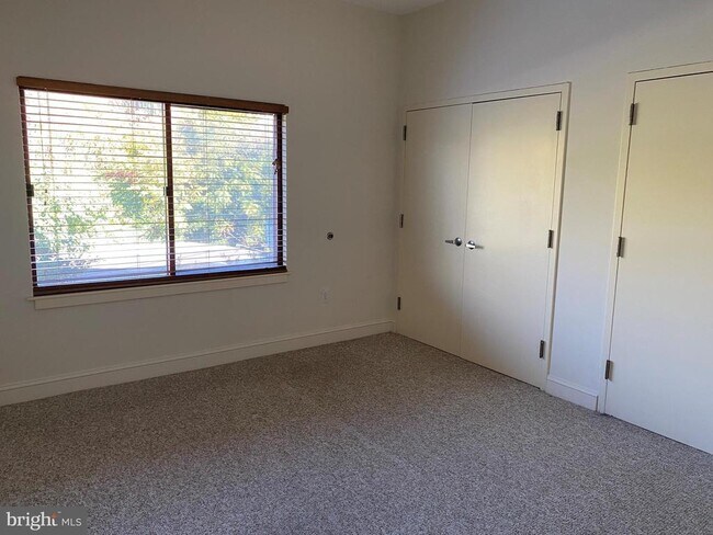 Building Photo - 3750 Main St