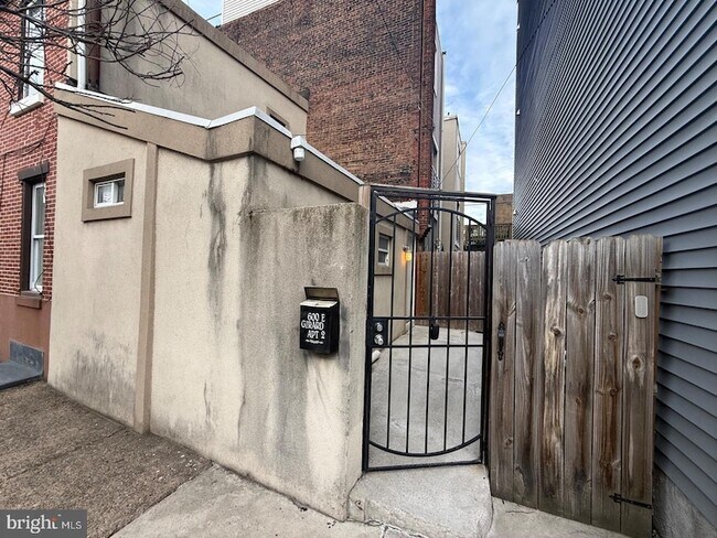 Building Photo - 600 E Girard Ave