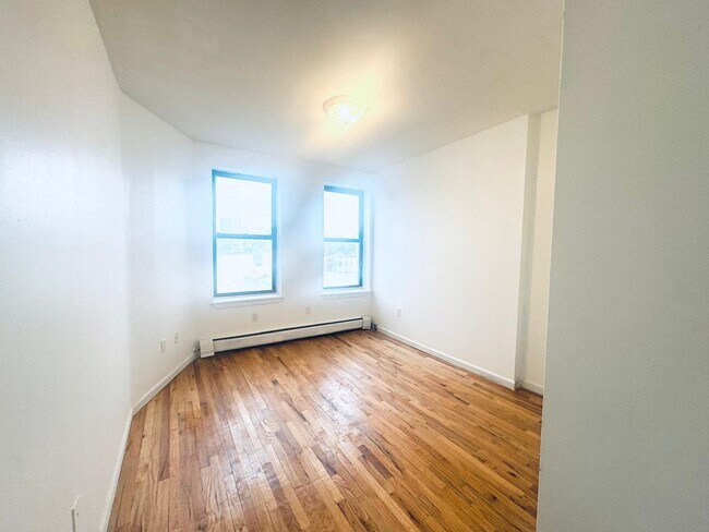 Building Photo - 336 4th St