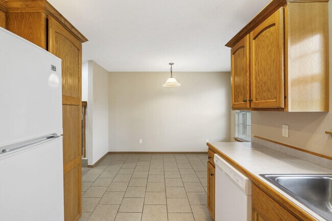 Building Photo - 719 E Watermill Cir