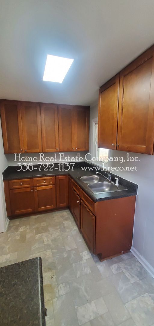 Building Photo - 2711 Sink St