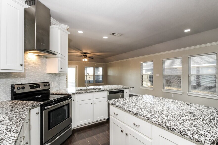 Building Photo - 4112 Bridle Path Ln