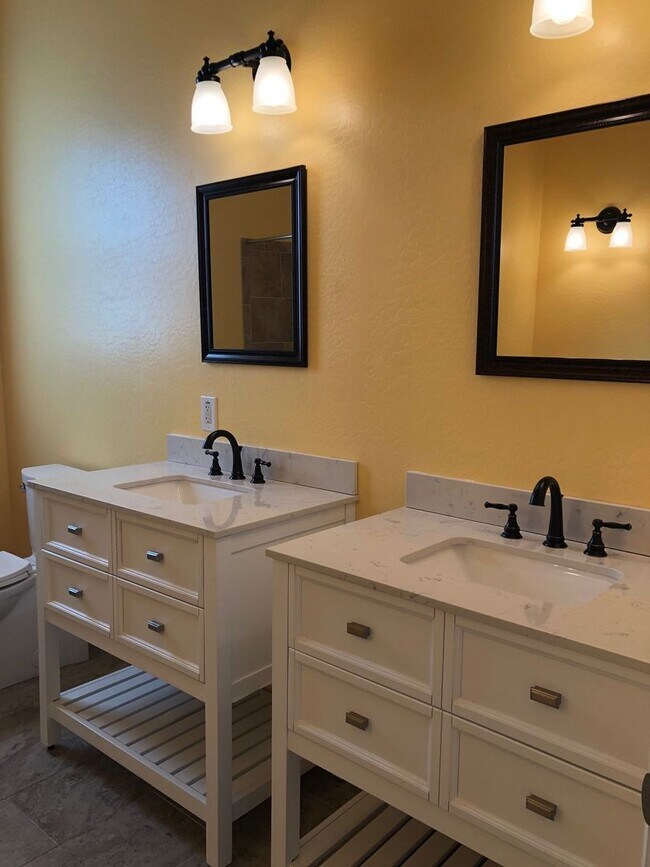 Building Photo - Sunny Three Bedroom in North Prescott Valley