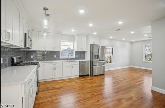 Building Photo - 81 N Grove St
