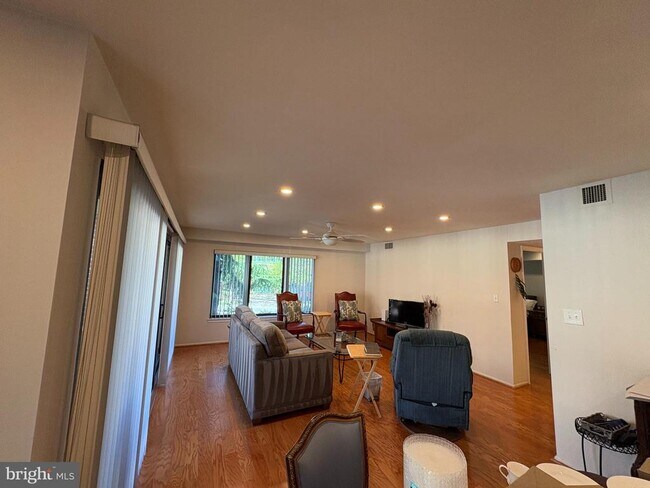 Building Photo - 1600 Prince St