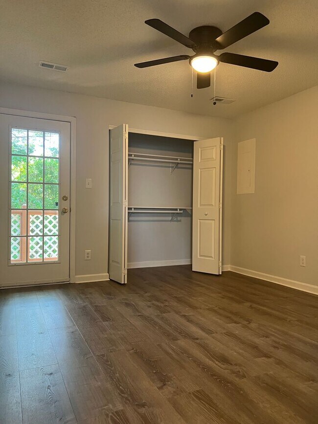 Building Photo - 233 B Lantana Ln