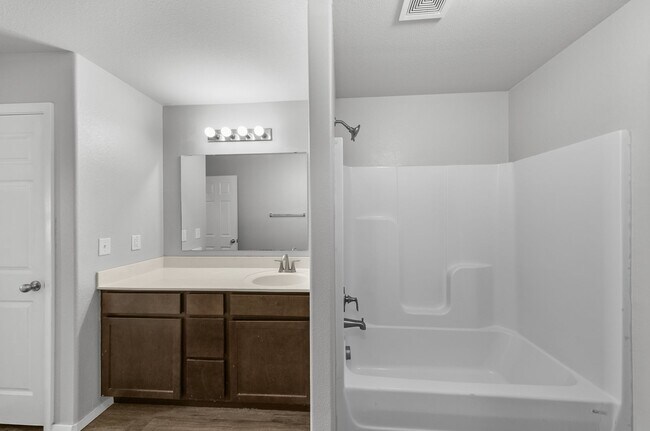 Building Photo - 4 Bedroom 2 Bath in Morningside Estates