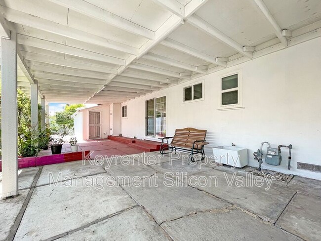 Building Photo - 3100 Santa Maria Ave